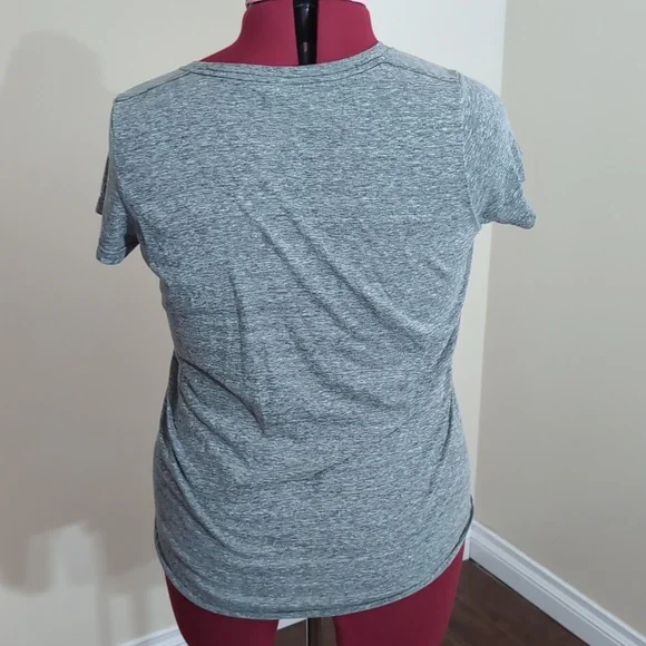 💵2/$10Bundle and Save💵 Prairie Mountain| Grey T-shirt With Blue Bear Print - Picture 2 of 8